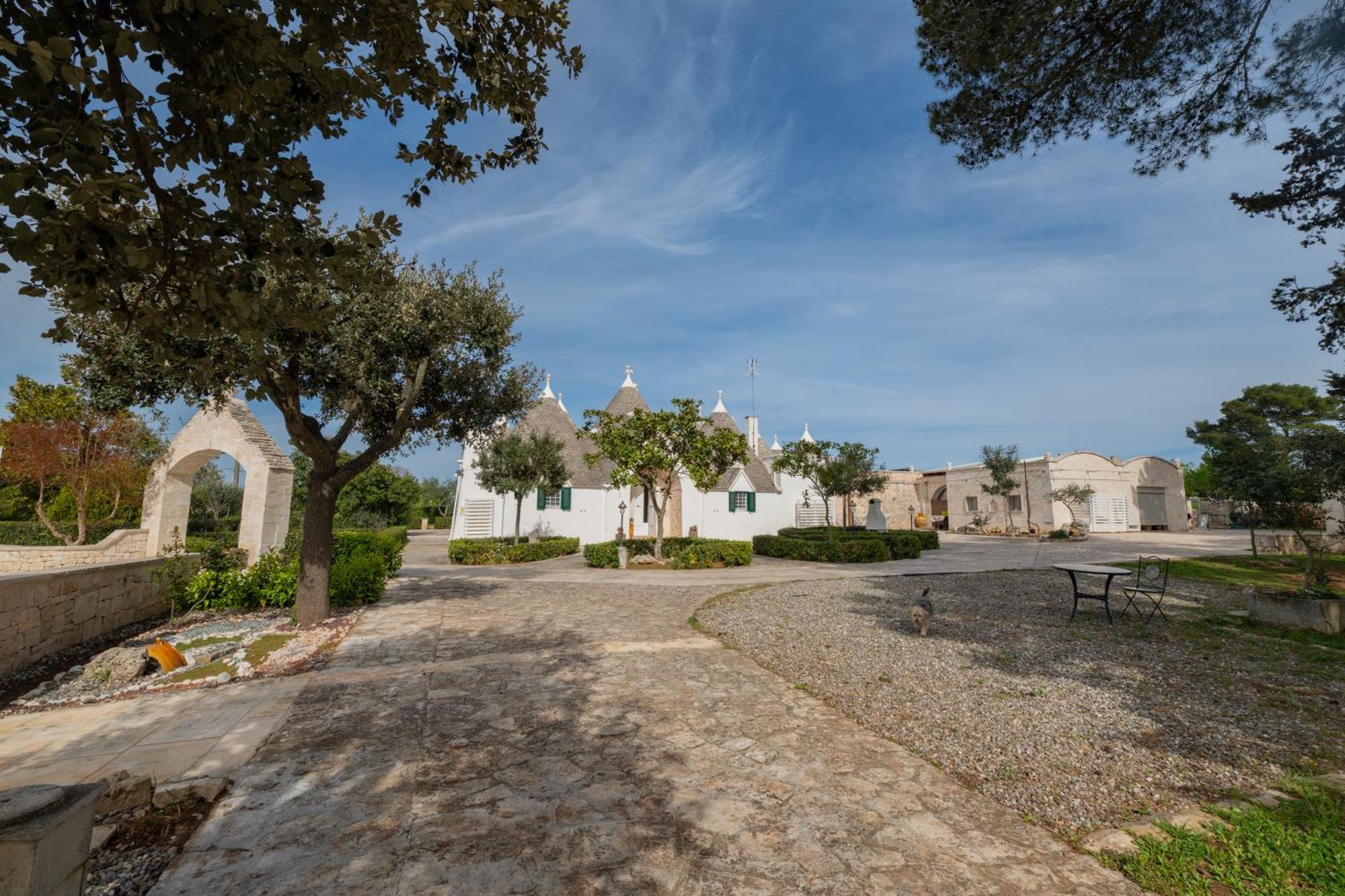 Trullo Degli Anelli In Masseria ชิสแตร์นีโน ภายนอก รูปภาพ